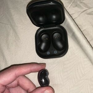 Samsung Galaxy Pro Wireless Headphones (ONE EAR BUD)